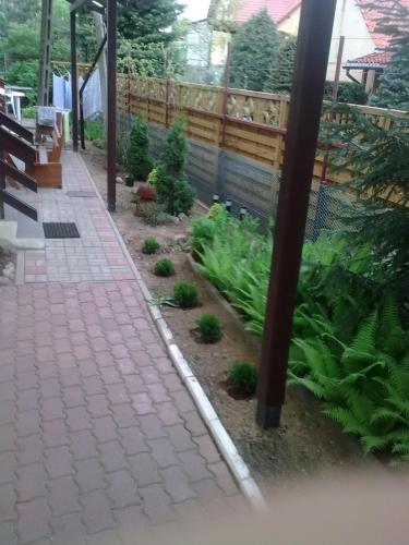 Κήπος έξω από το Apartamenty, Pokoje, Noclegi, " Skarpa" Wilkasy
