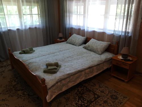 a bedroom with a large bed with two pillows at Villa Maia in Papsaare