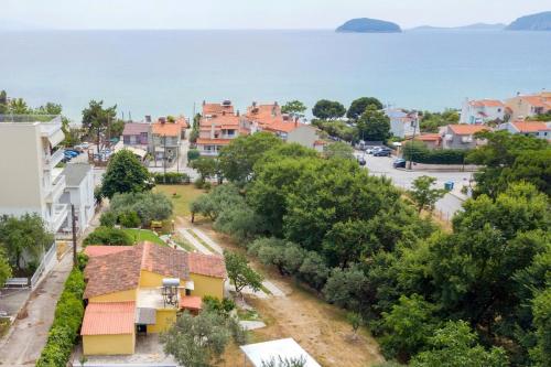 a view of a town with the ocean in the background at Xenophon House in Paleo Tsifliki