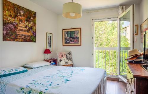 Postel nebo postele na pokoji v ubytování Amazing Apartment In Marseille With Kitchen