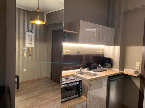 Una cocina o cocineta en MARGARITA'S SUITES