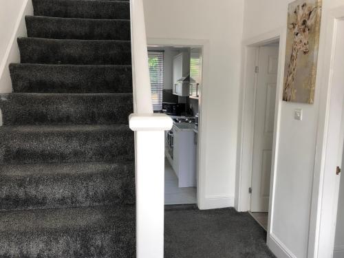 Immaculate 3-Bed House in Nottingham – Photos 2