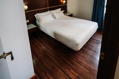 Giường trong phòng chung tại RICE Palacio de los Blasones