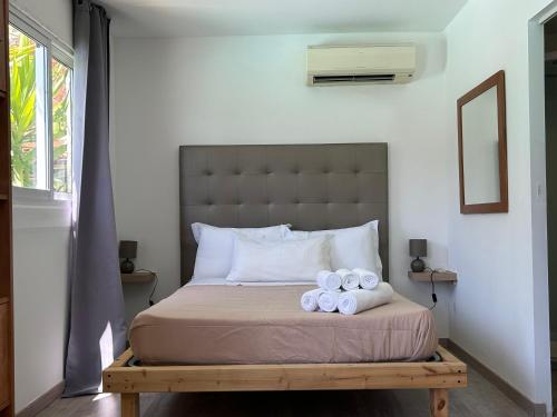 a bed with three rolls of towels on it at Quinta da Joia in Silves