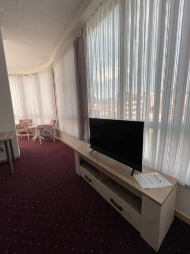 TV a/nebo společenská místnost v ubytování Lux Apartments