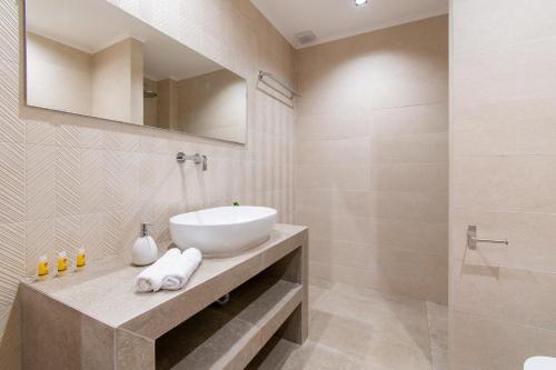 Ένα μπάνιο στο Unique Aura Luxury Studios