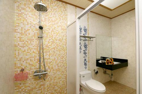 Phòng tắm tại 花漾四季民宿市中心附停車位 自助入住 可包棟