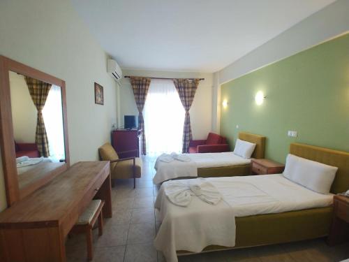 Una cama o camas en una habitación de Porto Vistonis