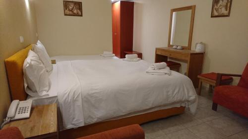 Una cama o camas en una habitación de Porto Vistonis