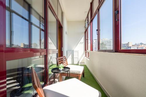 Host Wise - Cozy Sunny Flats - Ace Location