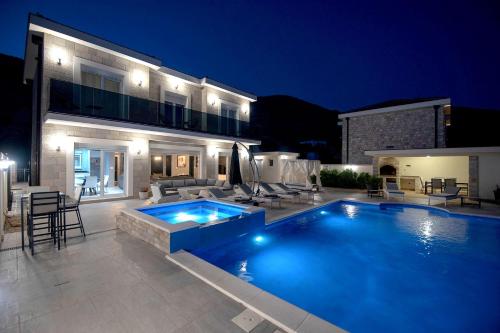 Kolam renang di atau dekat dengan Luxury Villa Miriam with private pool and jet pool near Dubrovnik