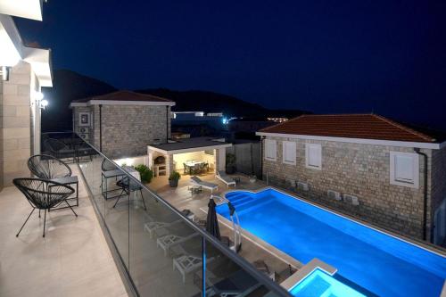 Kolam renang di atau dekat dengan Luxury Villa Miriam with private pool and jet pool near Dubrovnik
