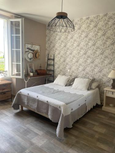 Postel nebo postele na pokoji v ubytování Appartement avec jardin en ville