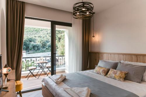 a bedroom with a large bed and a balcony at CAROLEA VILLAS in Ulcinj