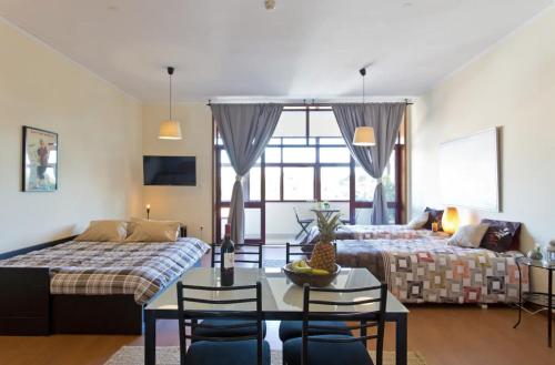 Katil atau katil-katil dalam bilik di Host Wise - Cozy Sunny Flats - Ace Location