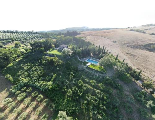 an aerial view of a estate with a swimming pool at Podere Colombaio - Bucaneve in Radicofani