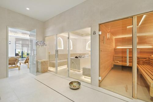 dom z sauną i jadalnią w obiekcie Boutiquehotel El Coto w miejscowości Colonia Sant Jordi