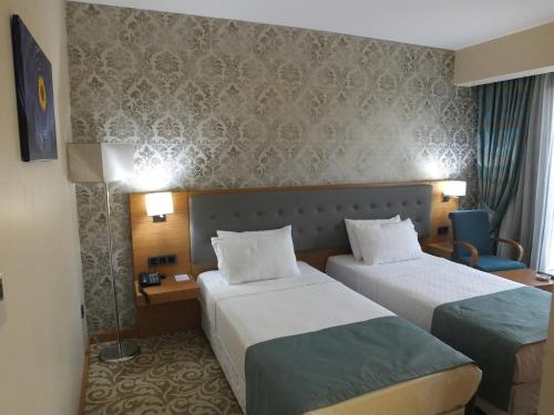 เตียงในห้องที่ Çınarpark Hotel