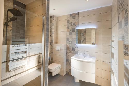 a bathroom with a toilet and a sink at Le Champaillé in Dormans