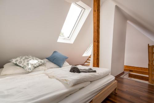 Postel nebo postele na pokoji v ubytování CASSEL LOFTS - Kleines Loft nähe Uni & Klinikum