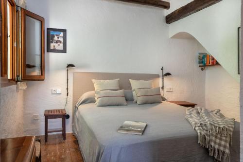 a bedroom with a large bed in a room at Flateli Sa Tuna 4 in Begur