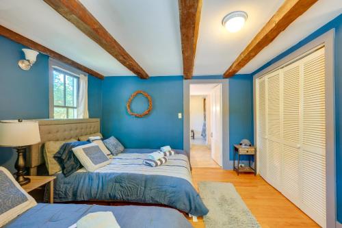 Dormitorio azul con cama y espejo en Franconia Home with Piano, Fire Pit and Community Pool, en Franconia