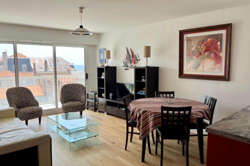 Χώρος καθιστικού στο Agréable Appartement Balcon Parking