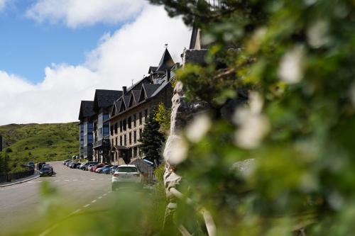 a building on the side of a street with cars parked at Snö Villa de Sallent 4 in Formigal