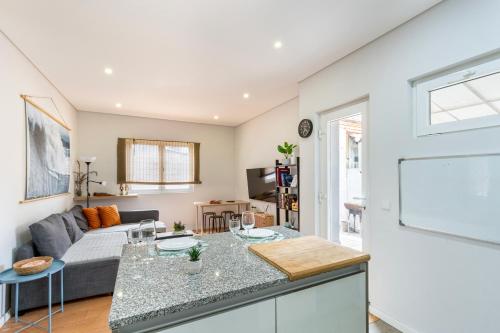 Beautiful House in Matosinhos Beach - by Guest SPAにあるキッチンまたは簡易キッチン