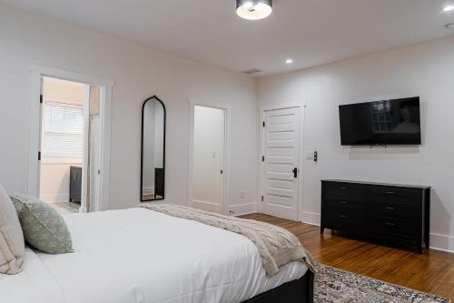 Katil atau katil-katil dalam bilik di Beautiful Home Located In Norcross