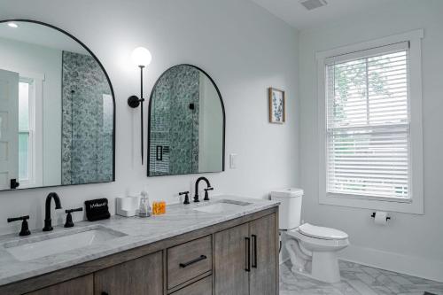Bilik mandi di Beautiful Home Located In Norcross
