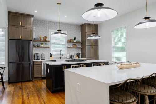Dapur atau dapur kecil di Beautiful Home Located In Norcross