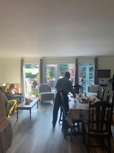 Μια τηλεόραση ή/και κέντρο ψυχαγωγίας στο Destination INN