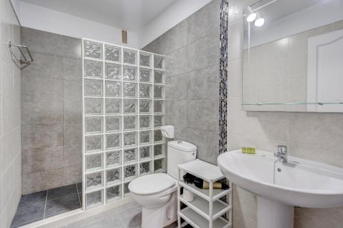 A bathroom at Neptuno 2A017