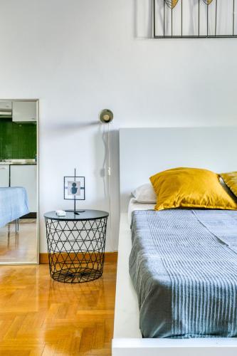 Bright Apartment OLD