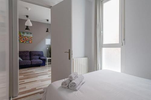 A bed or beds in a room at Lovely 2-bed flat in Tetuan by SharingCo.
