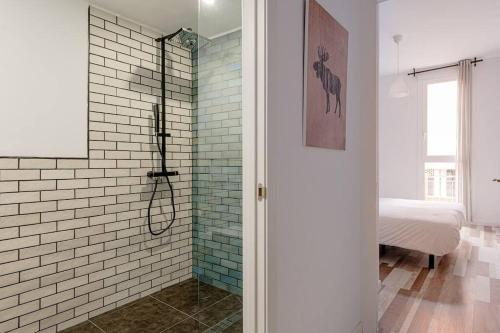 A bathroom at Lovely 2-bed flat in Tetuan by SharingCo.