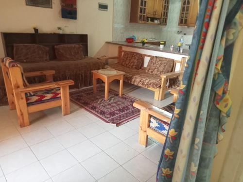 a living room with a couch and a table at شاليه دور ارضى مدخل خاص يرى البحر in Qaryat Shurūq