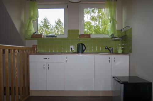 Kuchyň nebo kuchyňský kout v ubytování Apartamenty i Domki Osińscy