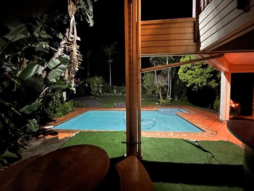 Kolam renang di atau dekat dengan The Wood House