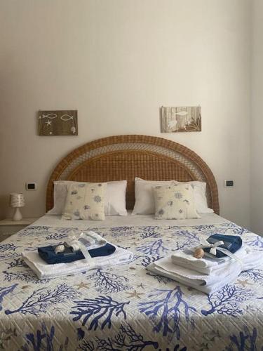 a bedroom with a bed with two towels on it at Fonzi’s House in La Spezia