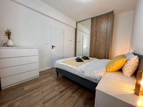 Ένα ή περισσότερα κρεβάτια σε δωμάτιο στο Apartment Robotnícka - 2 bathrooms, 2 bedrooms