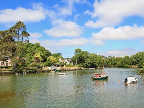 a group of boats floating on a river at 1 Crabshell Quay in Kingsbridge