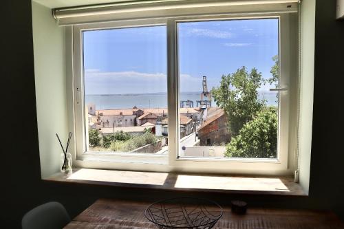Lisbon, T2 renewed duplex with river view, Beato