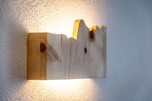 a light on a wall with a light on it at HAUSERHOF - Urlaub auf dem Bauernhof in Villandro