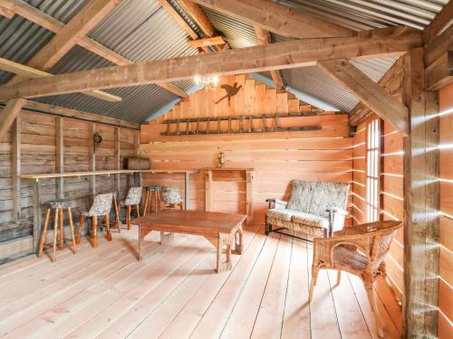 a dining room with a table and chairs in a cabin at Y Caban in Llangollen
