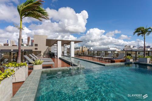 A piscina localizada em Slaviero João Pessoa ou nos arredores