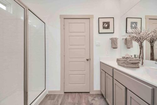 Φωτογραφία από το άλμπουμ του 4Bedroom Escape - Near Med Center With Backyard στο Χιούστον
