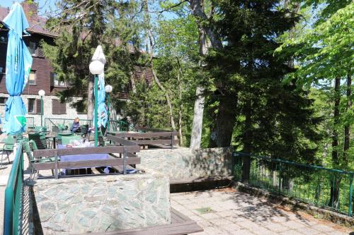Ein Balkon oder eine Terrasse in der Unterkunft Hotel Tomislavov Dom
