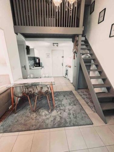 Photo de la galerie de l'établissement Charmant T2 avec piscine, à Fréjus